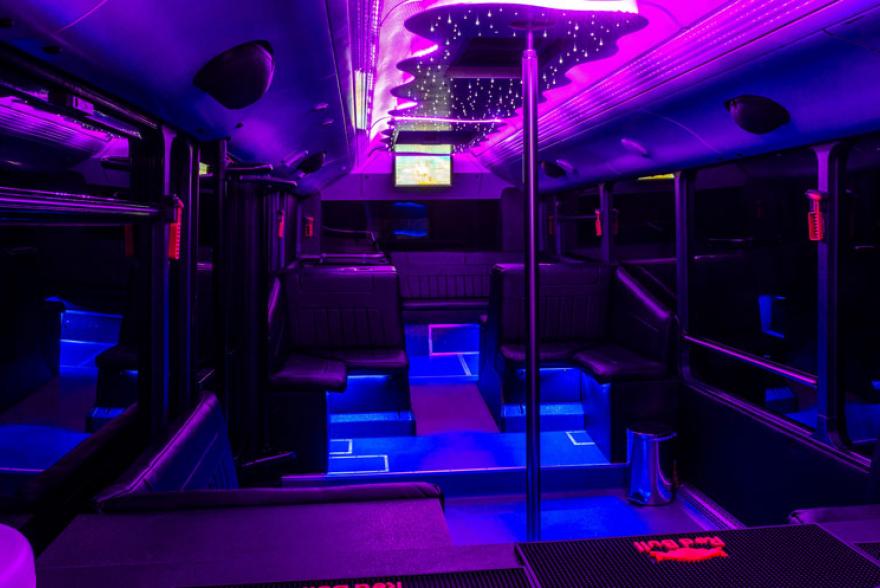 partybusz-30-fos-neoplan-belso-kepek-2