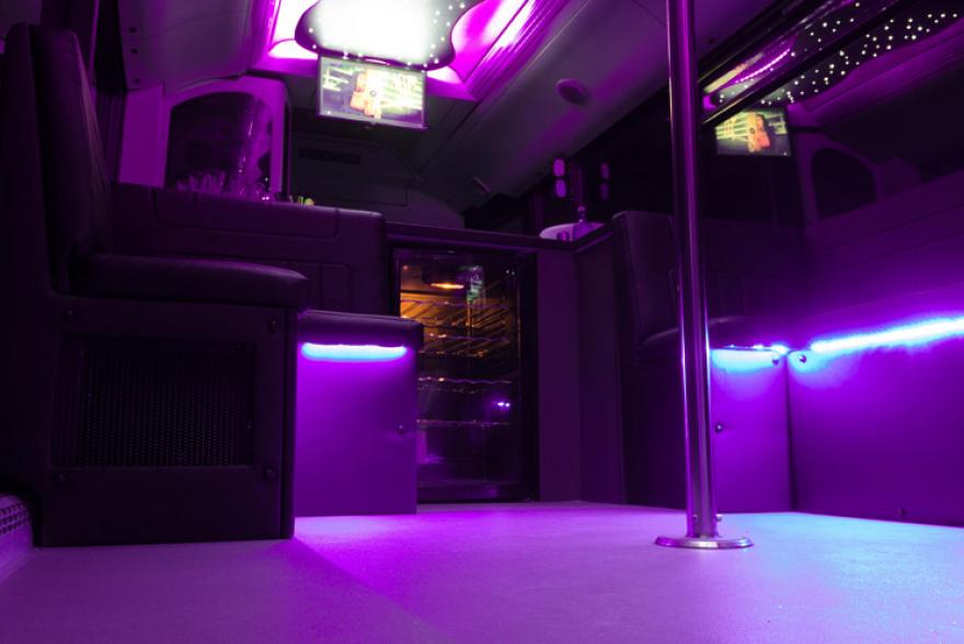 partybusz-30-fos-neoplan-belso-kepek-7