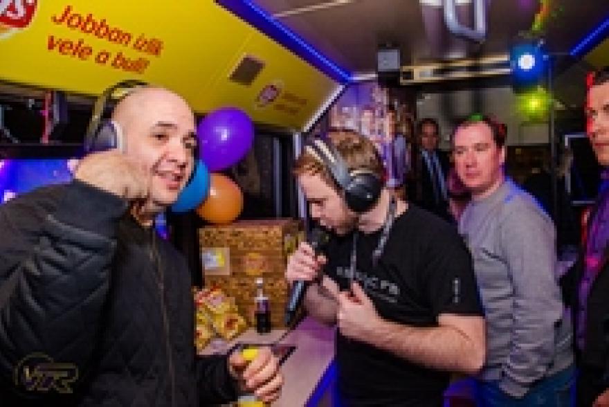 Partybusz musikkillers élő közvetítés