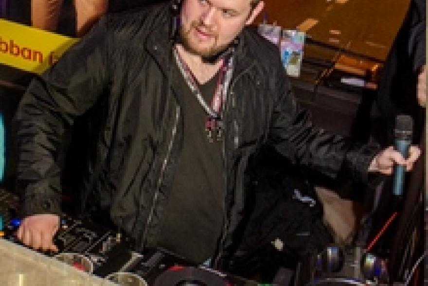 Partybusz musikkillers Lays élő közvetítés